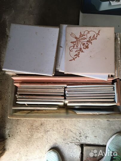 Керамическая плитка настенная бу