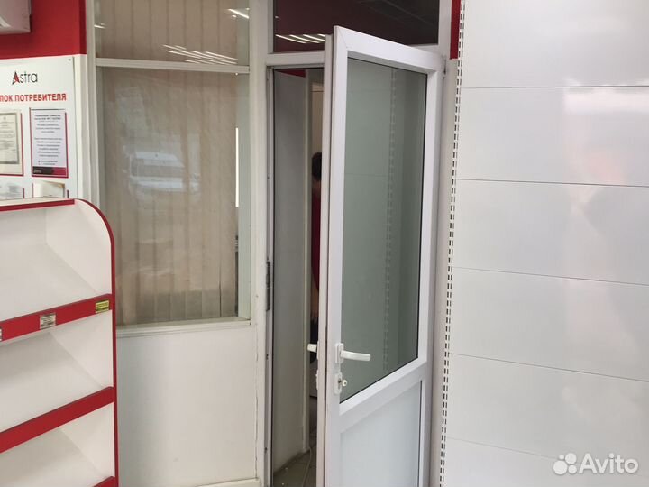 Дверь пластикова