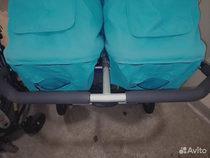 Коляска для двойни bumbleride