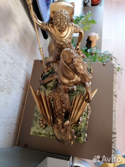 Бронзовая статуэтка