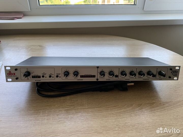 Микрофонный предусилитель DBX 286s
