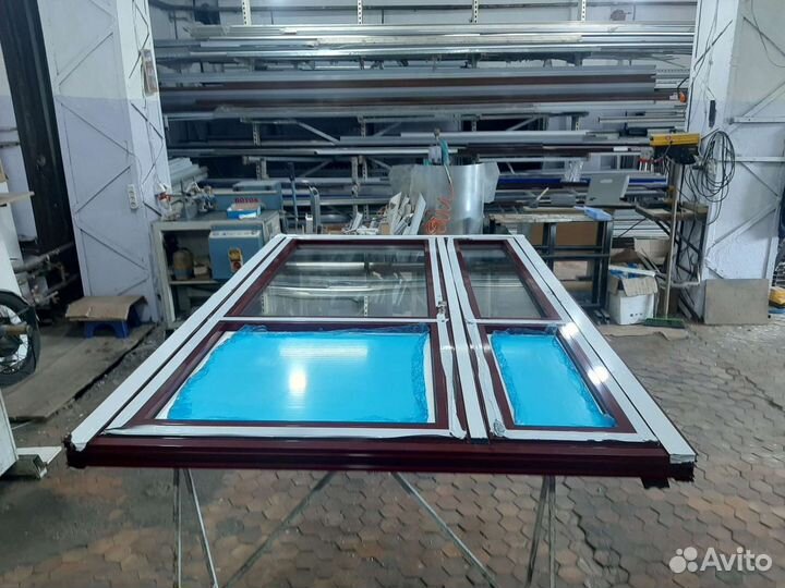 Дверь алюминиевая