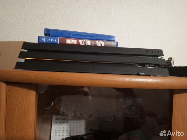 Игровая приставка ps4 pro