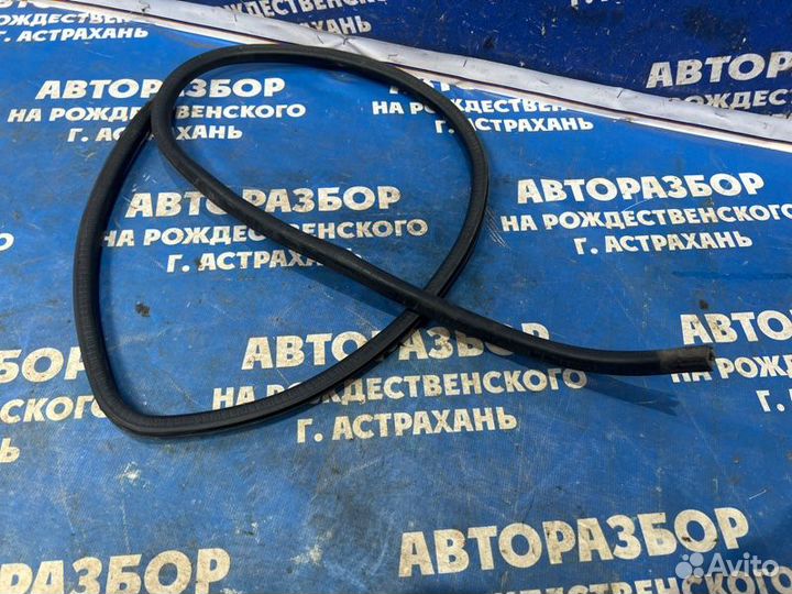 Уплотнительная резинка кузова Mitsubishi Lancer 9