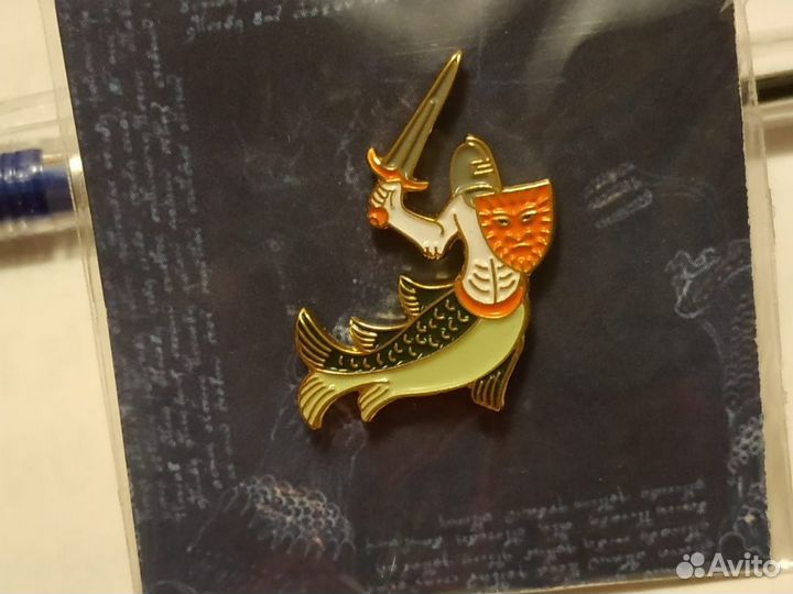 Значки: Кока-Кола, русалка-рыцарь, бутылка водки