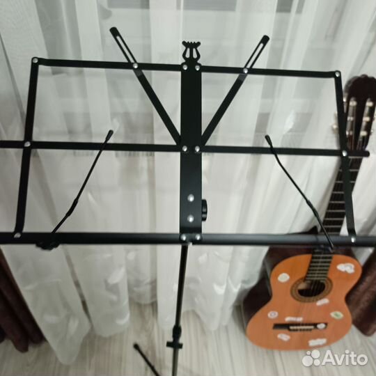 Гитара с чехлом и подставкой для нот