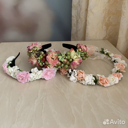 Ободок / венок с искуственными цветами и лентой