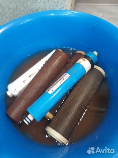 Замена фильтров для воды на кухне