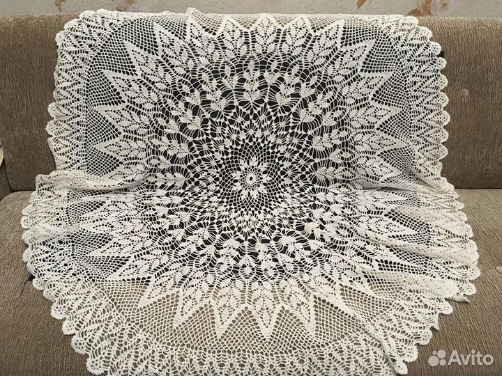 Скатерть ручной работы в диаметре 150 см