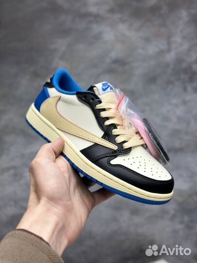 Nike air Jordan 1 travis Scott