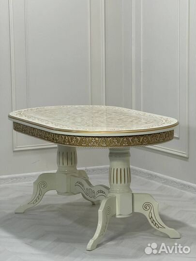 Стол и стулья