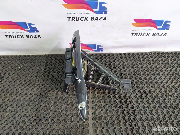 Спойлер кабины правый Iveco Stralis