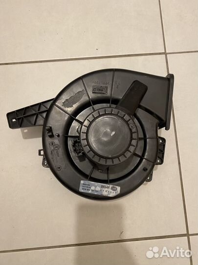 Моторчик печки Hella 8EW 009 157-131