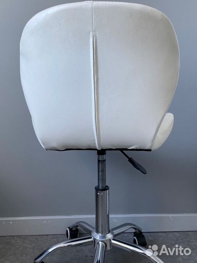 Стул для мастера маникюра