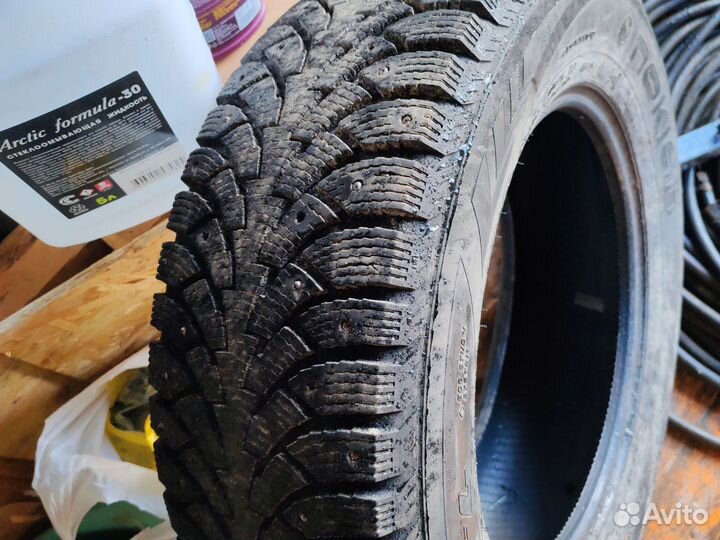 Nokian Tyres Hakkapeliitta 4 215/65 R16