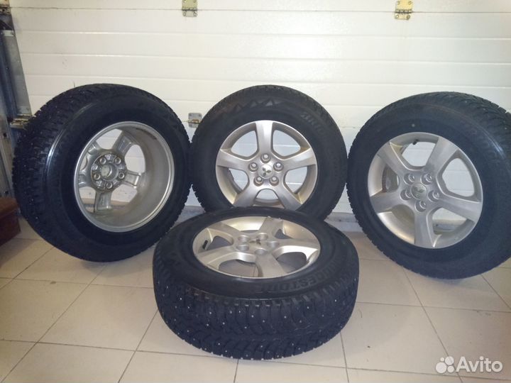 Bridgestone Blizzak Spike-01 215/70 R16 100