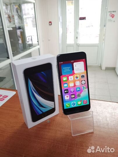 iPhone SE, 64 ГБ
