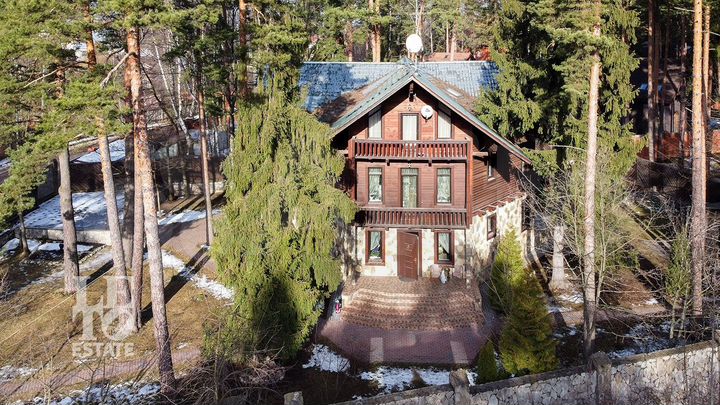 Дом 490 м² на участке 17 сот.