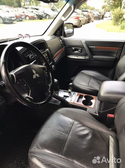 Mitsubishi Pajero 3.2 AT, 2007, 212 158 км