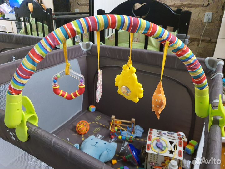 Дуга с игрушками 