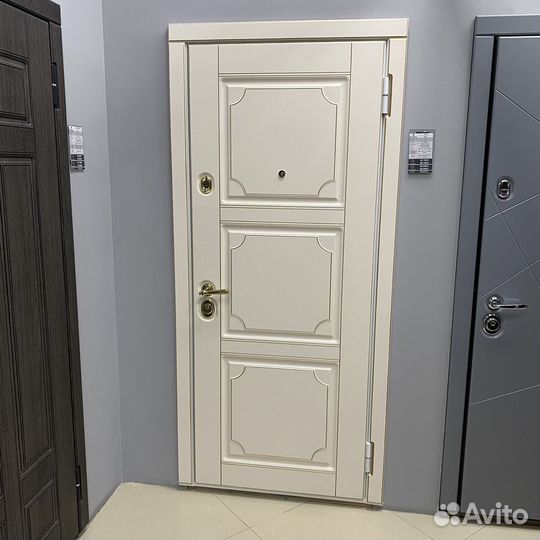 Дверь входная металлическая белая
