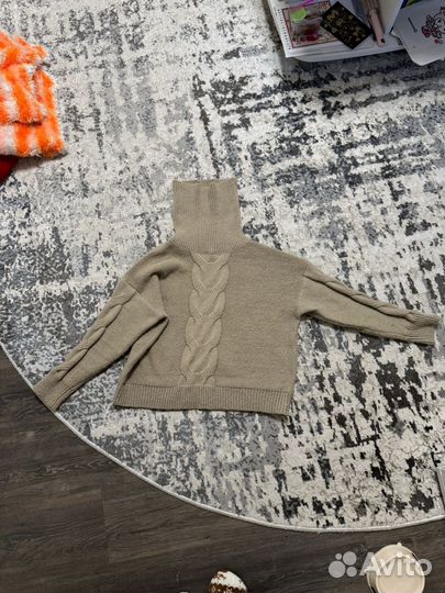 Вязаный свитер