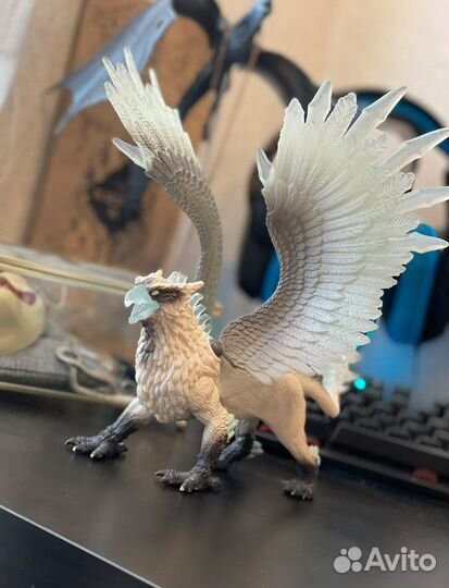 Ледяной грифон фигурка Eldrador