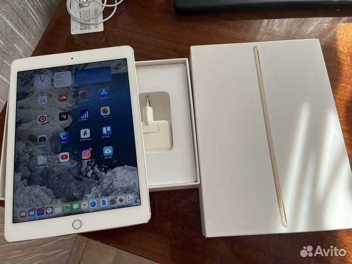 iPad air 2 64gb cellular gold