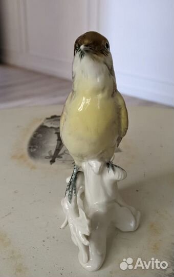 Фарфоровая статуэтка 
