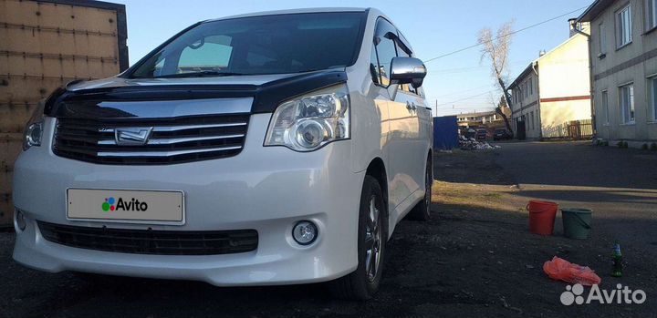 Toyota Noah 2.0 CVT, 2013, 192 001 км