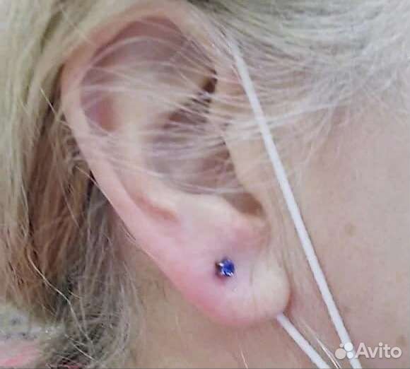 Прокалывание ушей пистолетом