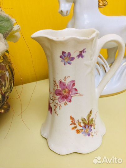 Старинный кувшинчик