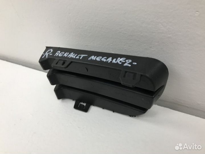 Рамка противотуманной фары правой Renault Megane 2