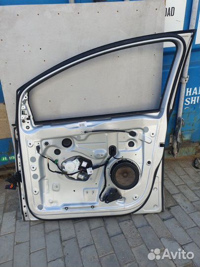 Дверь передняя правая Volkswagen Golf plus 1.6 BLP