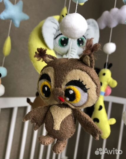 Мобиль в кроватку для новорождённого из фетра