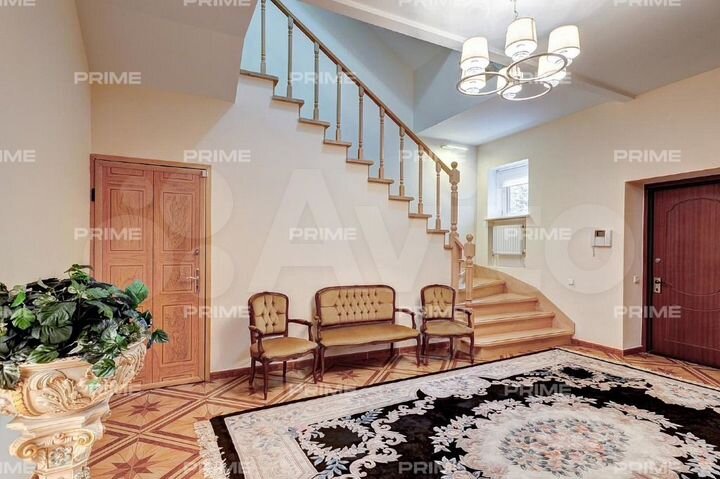 Дом 680 м² на участке 13,5 сот.