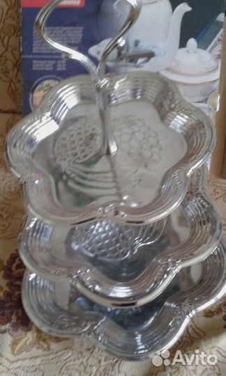 Набор сервировочных подносов на подставке