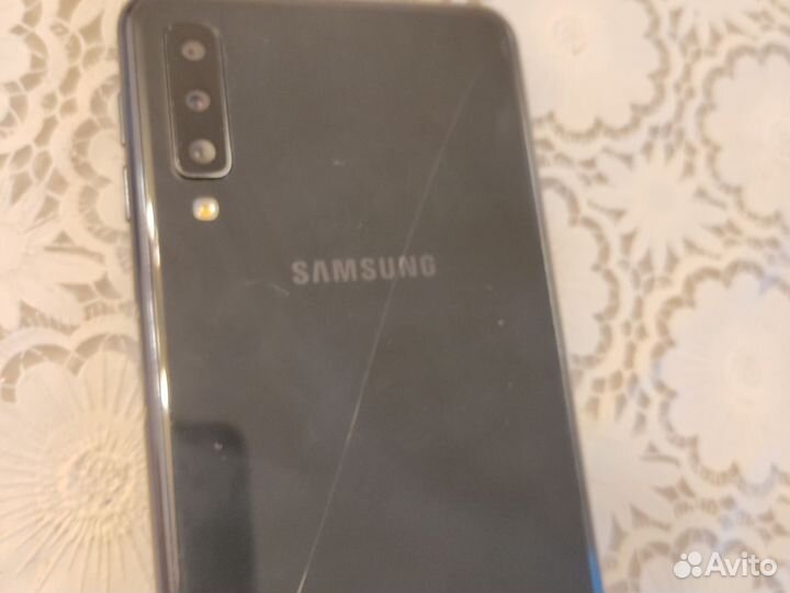 Samsung Galaxy A7 (2018), 4/64 ГБ