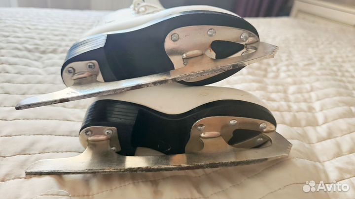 Коньки фигурные CCM 27