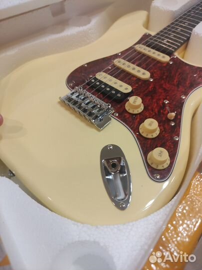 Реплика Fender Stratocaster HSS