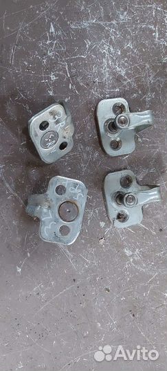 Ответная часть замка двери багажника Cadillac SRX