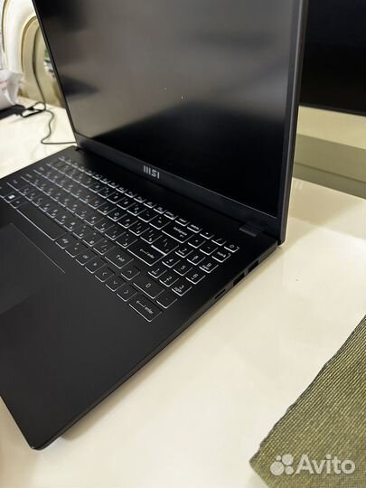 Ноутбук MSI Intel Core i3