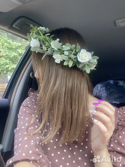 Венок на голову из цветов свадебный