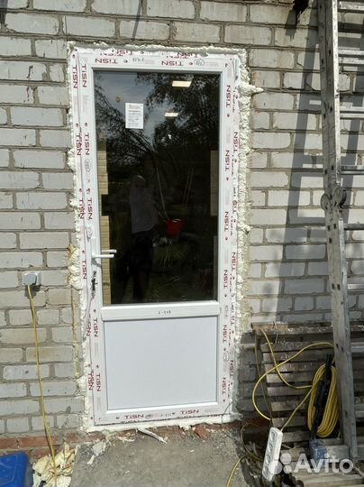 Пластиковые двери