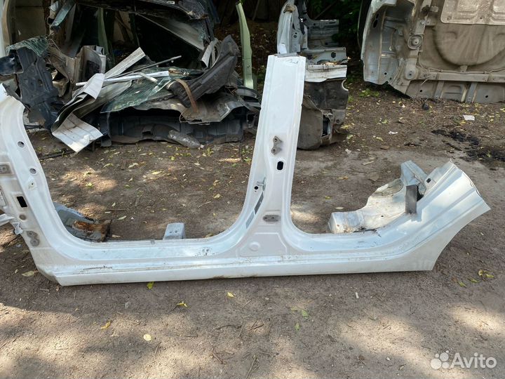 Порог левый Hyundai Solaris 1