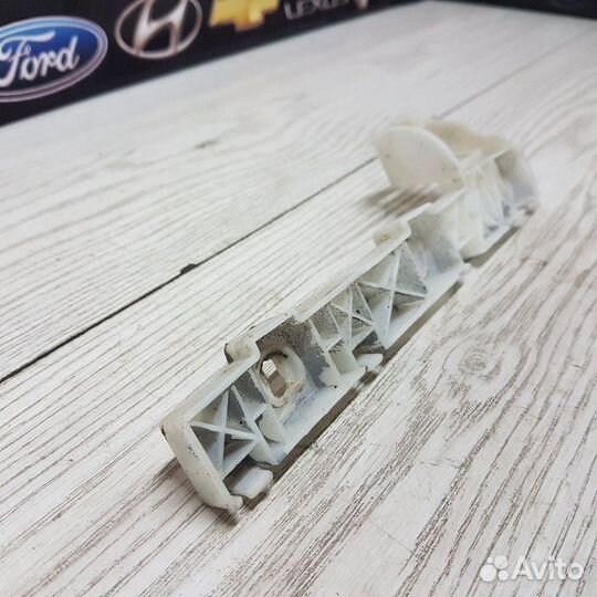 Крепление бампера переднее левое Mitsubishi Lancer