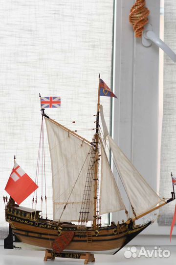 Деревянная модель корабля