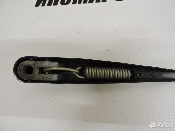 Поводок стеклоочистителя передний левый LADA 2115