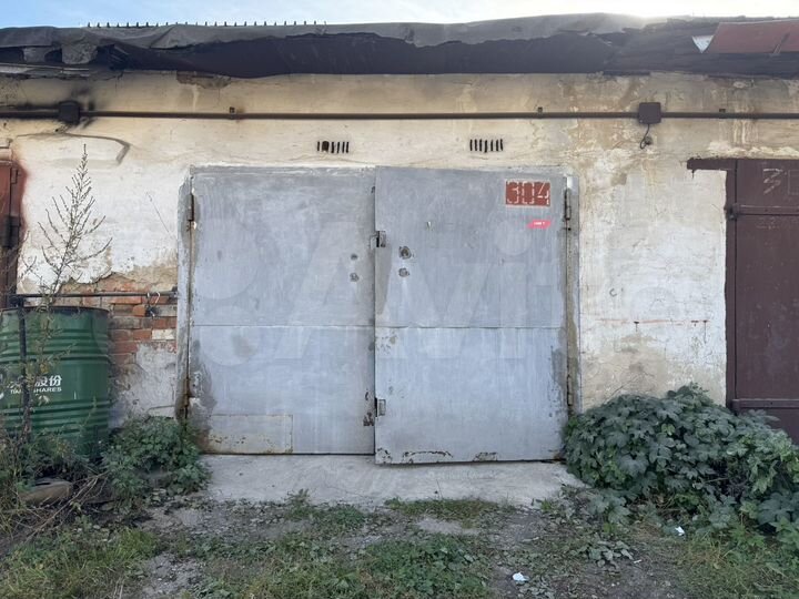 Гараж, > 30 м²