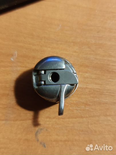 Челнок и шпуля от швейной машинки Чайка